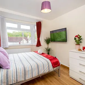 F4 Modern Double Apartment London
