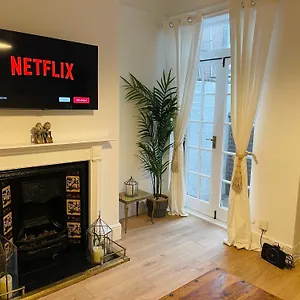 Newly Refurbished Centre House With Parking Holiday home Exeter